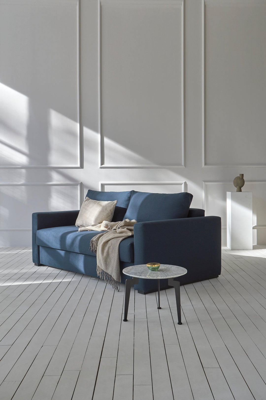 The Decorators: Canapea extensibila cu cotiere Cosial Argus Navy Blue 180x195cm